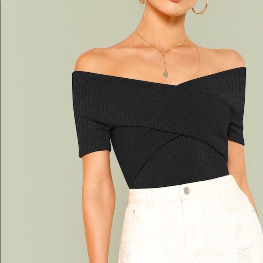 NEW Black 🖤crossed cold shoulder top